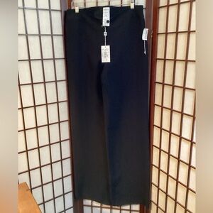 Armani women’s black trousers size 10
Un-Hemmed. Fit to height.
